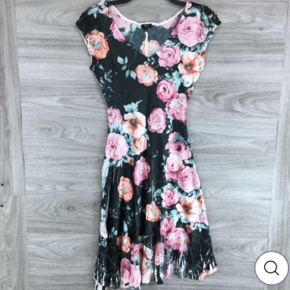 NEW Komarov Rose V-Neck Sleeveless Lace Hem Dress